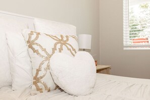 4 habitaciones, escritorio, tabla de planchar con plancha y wifi gratis
