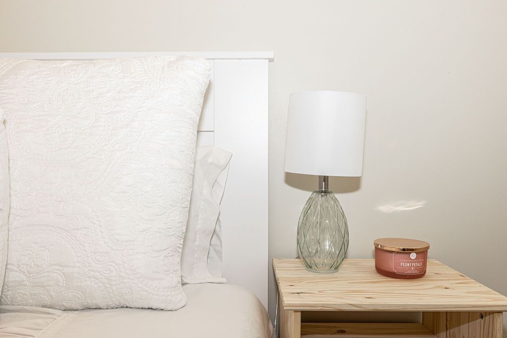 Adorable 2 Bedroom Guest House w/ Pool + Jacuzzi