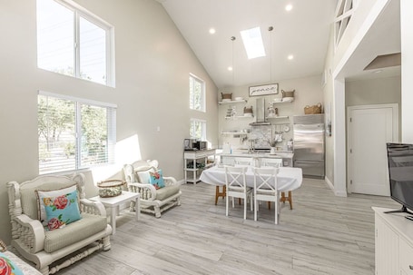 Interior. Adorable 4 Bedroom Guest House wPool + Jacuzzi