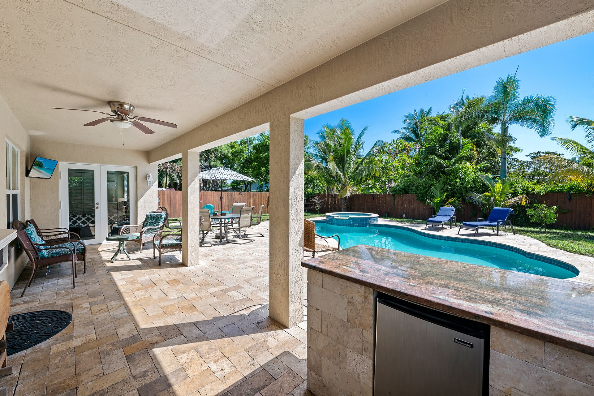 House 4 bedrooms, with jacuzzi