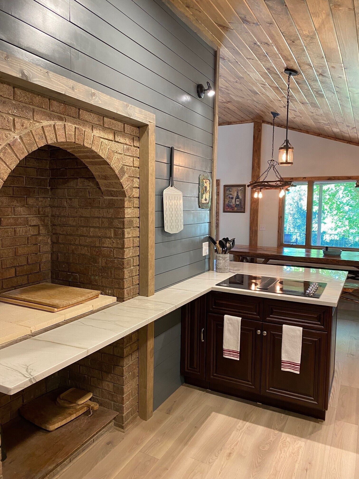 House on Creek, Huge Deck, Gorgeous Property with Pond, 5 min to Downtown Boone