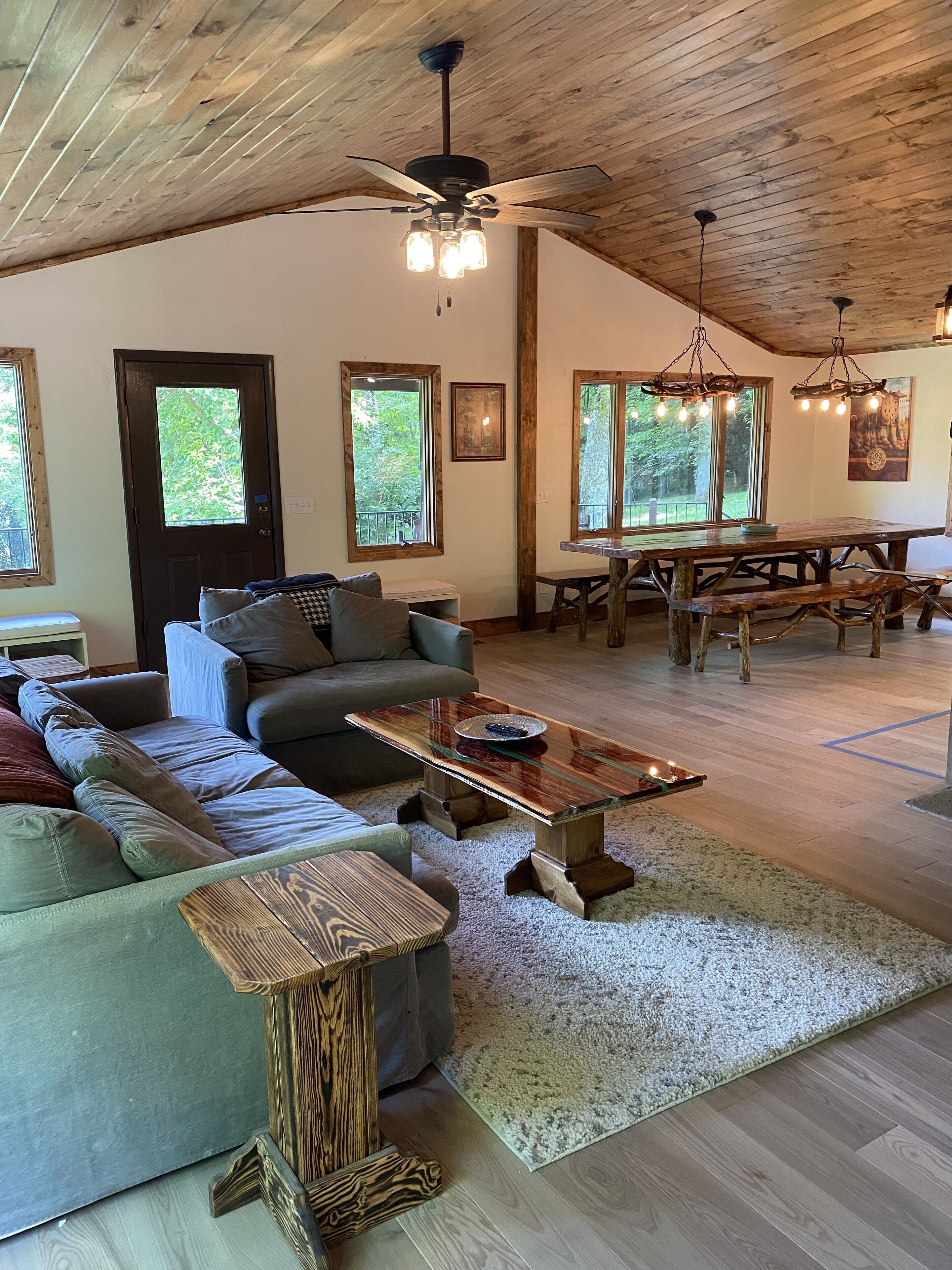 House on Creek, Huge Deck, Gorgeous Property with Pond, 5 min to Downtown Boone