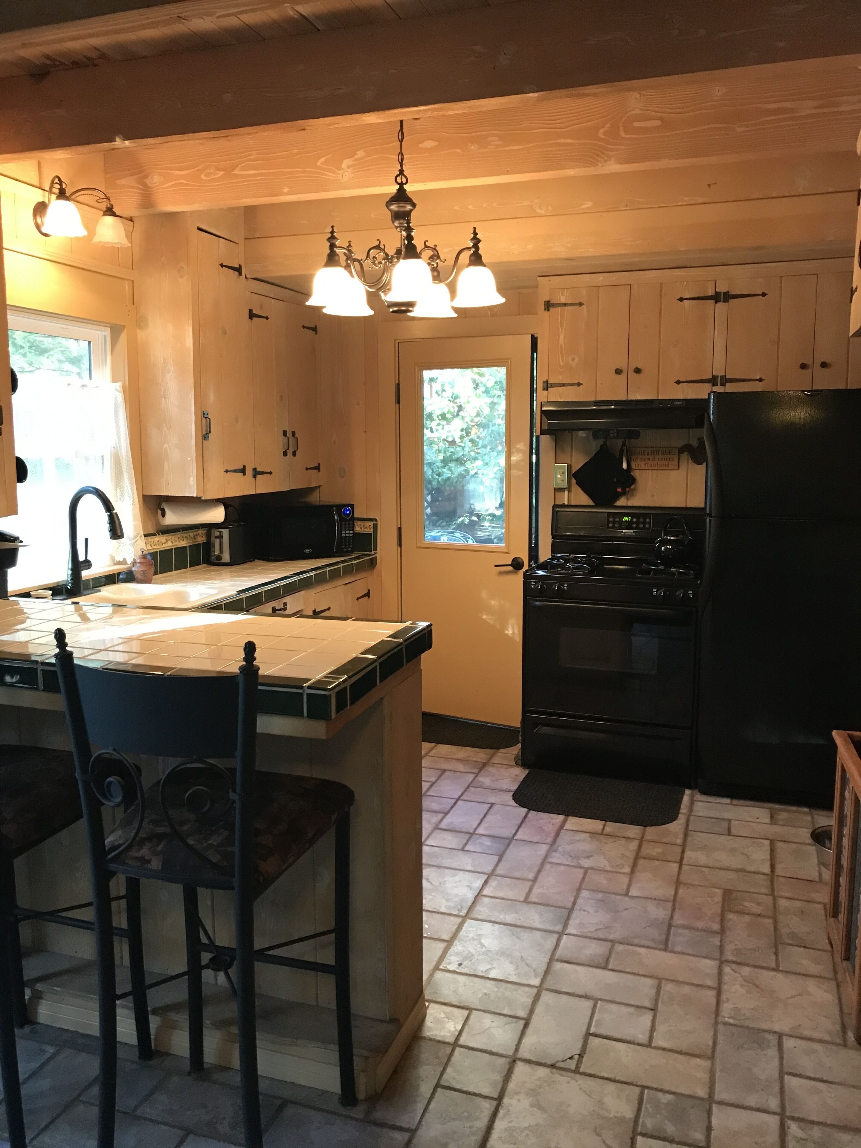 Cute, Cozy, Clean Mountain Cottage Please inquire for dates available. Pets
