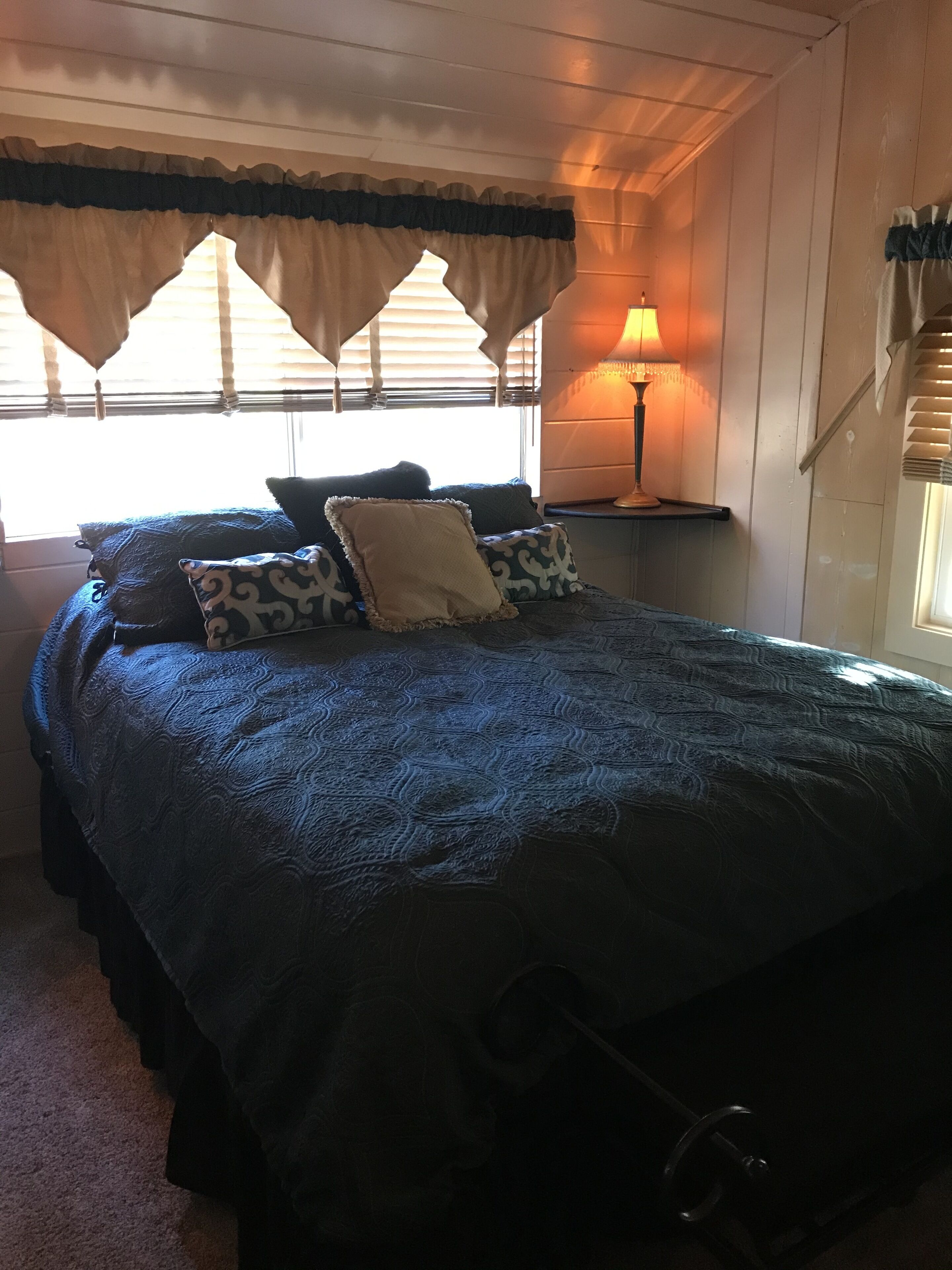 Cute, Cozy, Clean Mountain Cottage Please inquire for dates available. Pets