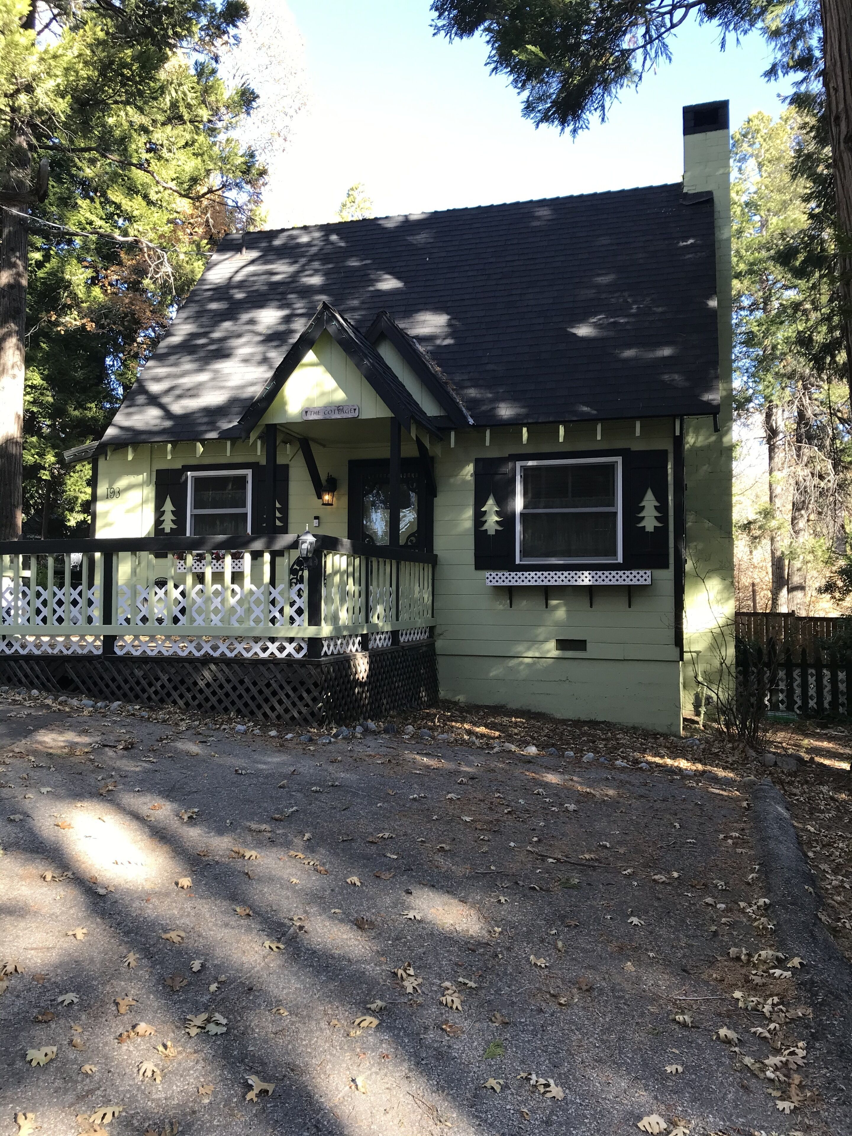 Cute, Cozy, Clean Mountain Cottage Please inquire for dates available. Pets