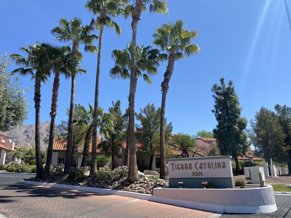 المنطقة المحيطة بالمنشأة