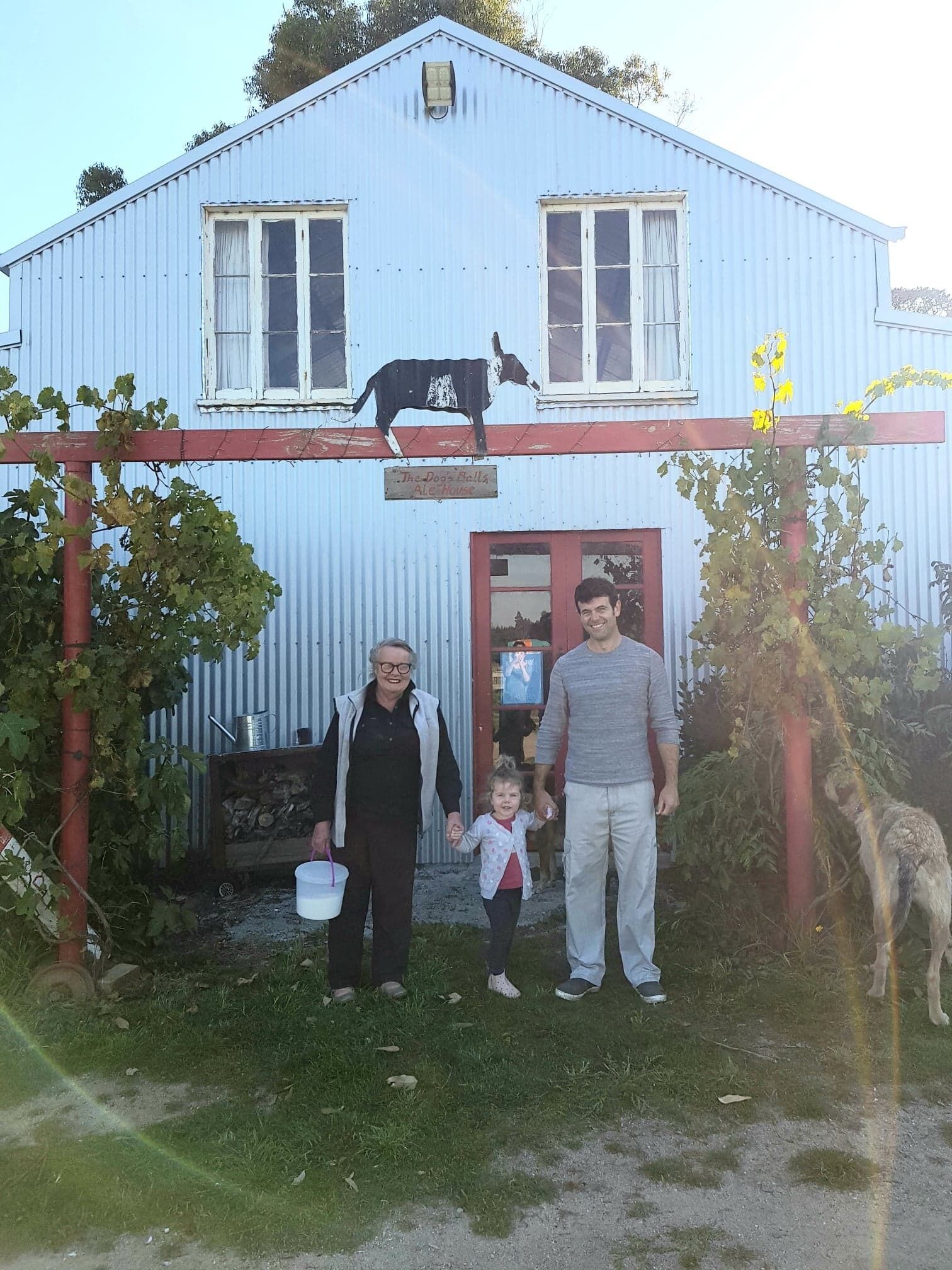 Big barn on a working farm- sleeps up to 13