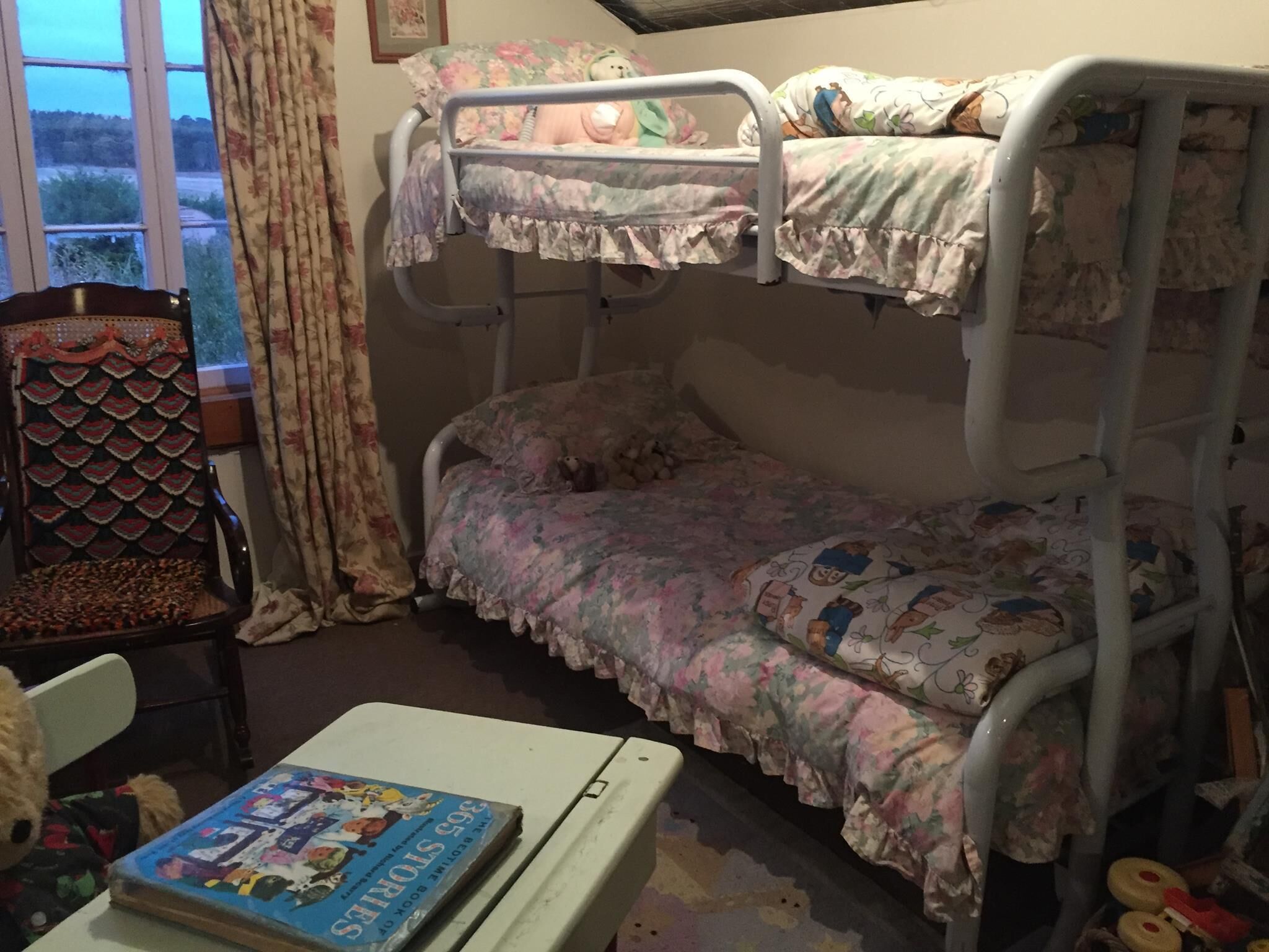 Big barn on a working farm- sleeps up to 13