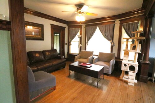 Spacious Home - Close to EAA & Air Venture Week - car Available !