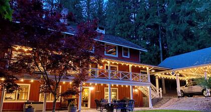 One of a kind gem- 2 rental units on 1.2 lakefront acres ideal for 2 families