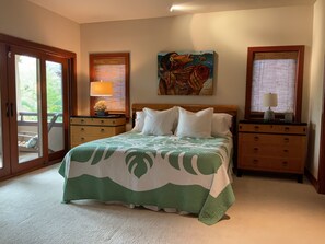 5 bedrooms, desk, iron/ironing board, travel cot