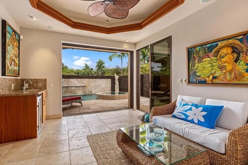 Luxury Oceanfront Oasis with Private Pool-Short Walk to Magic Sands Beach!