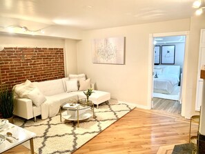 1 غرفة نوم ومكتب ومكواة/لوح كي وواي فاي مجانًا