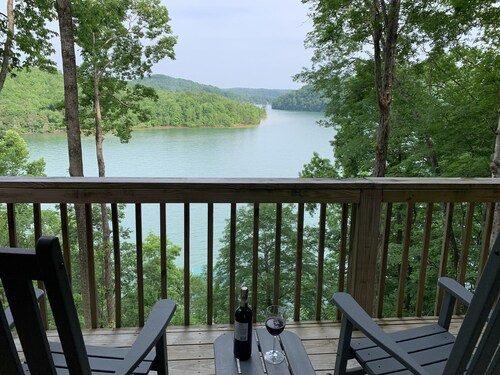 Luxury Norris Lake Getaway - Perfect for Families & Groups - Lake Front w Dock!