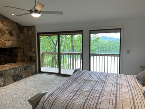 4 bedrooms, desk, iron/ironing board, free WiFi