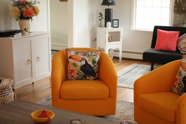 Smart TV, fireplace, offices, computer monitors