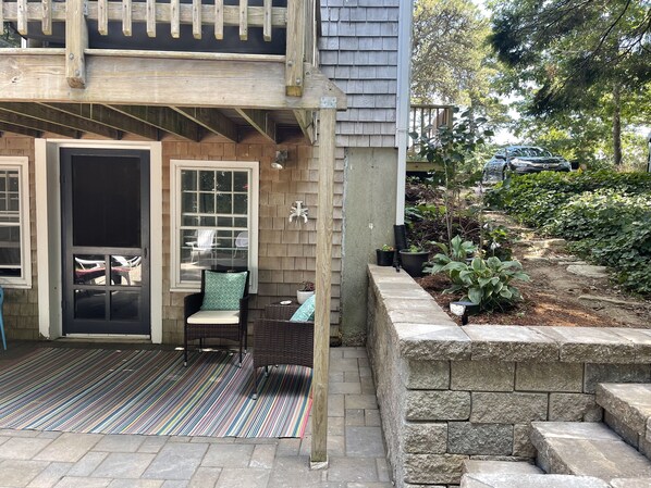 Terrace/patio - Fantastically located Chatham house - DISCOUNTED - New patio, refurbished (Chatham)