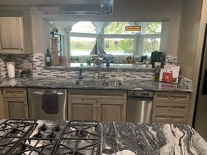Private kitchen - Solheim Cup House Rental On the Maumee River (Toledo)