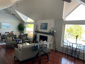 Living area - Solheim Cup House Rental On the Maumee River (Toledo)