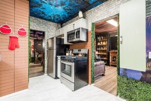 Refrigerador, microondas, horno y parrilla de estufa 