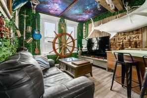 Smart-tv, tv-spel, böcker och ett musikbibliotek