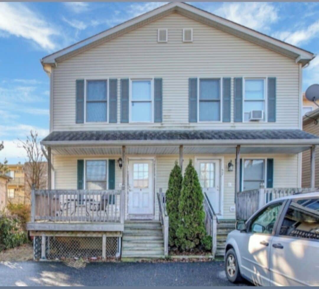 3 Bdr 2Bath 2 minutes walk to the boardwalk and beach NO PROMS or GRAD PARTIES