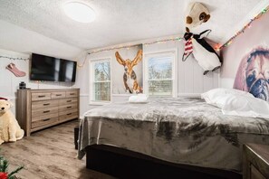 3 bedrooms, desk, iron/ironing board, free WiFi
