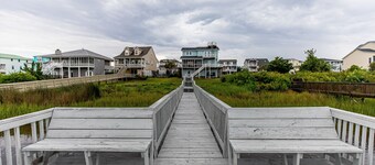 Amazing  Intercostal Waterway Home at Holden Beach