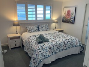 4 室のベッドルーム、アイロン / アイロン台、WiFi (無料)、ベッドシーツ