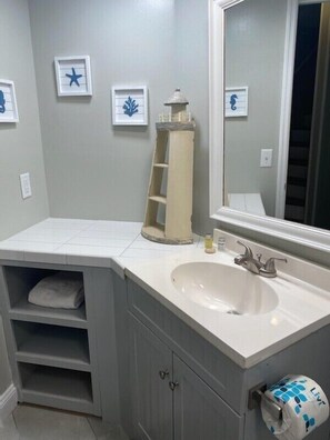 Combined shower/bathtub, towels, soap