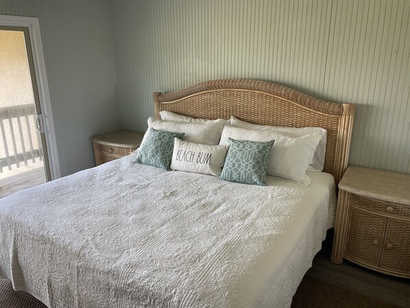 2 bedrooms, travel cot, WiFi, bed sheets