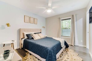 2 habitaciones, escritorio, tabla de planchar con plancha y wifi gratis 