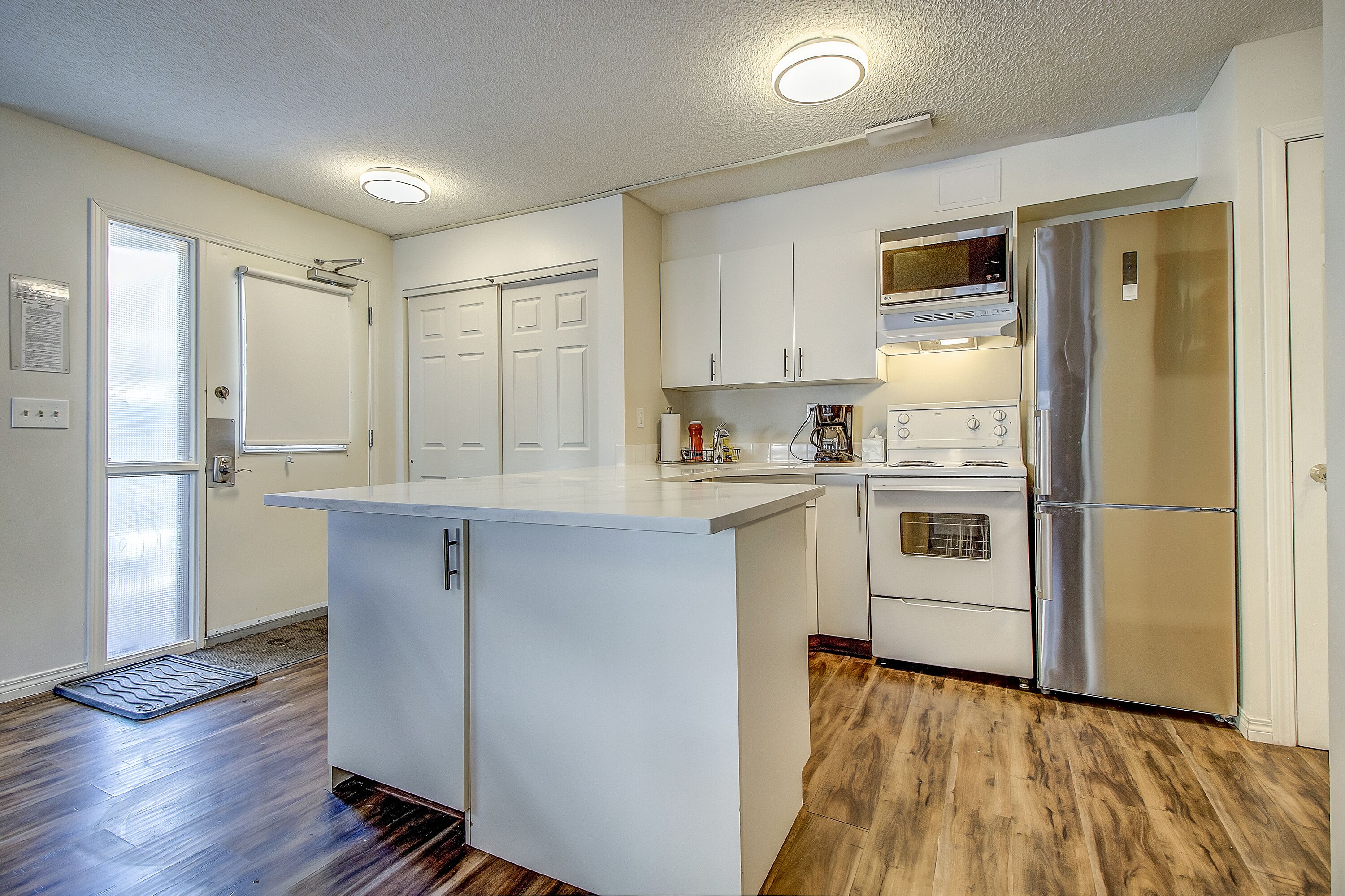 Spacious condo unit Getaway to the Rocky