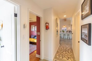 Interior - Charming Bay Park 3BR Great Backyard BBQ A/C (San Diego)