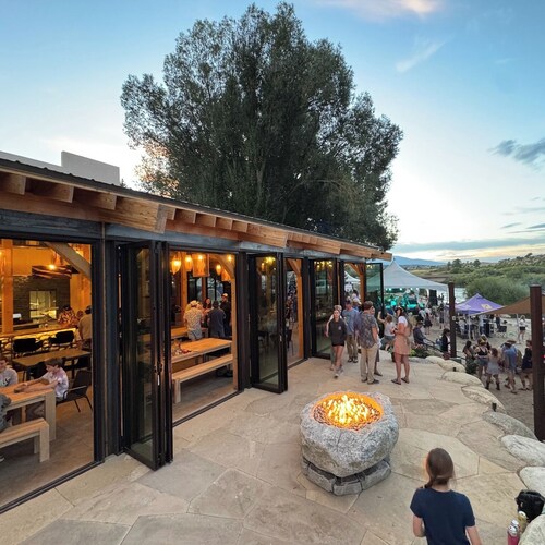 Cozy River Side Home, Barrel Sauna, Wood Burning Stove and Fire Pit