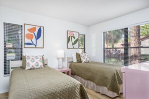 2 chambres, fer et planche à repasser, accès au Wi-Fi (inclus)