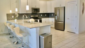 Private kitchen - Villa Fantasy - 1572 Maidstone by Fairytale VR (Davenport)