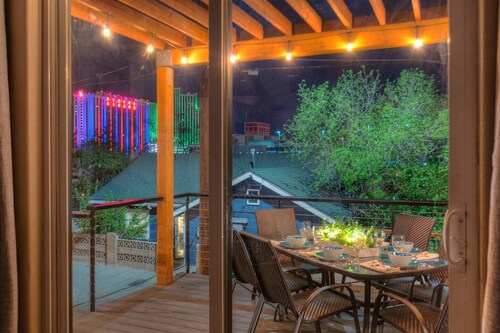 *NovDec Special* MinervaHouse~UNR~Deck~Reno~Groups~ Near Downtown~Family Fun