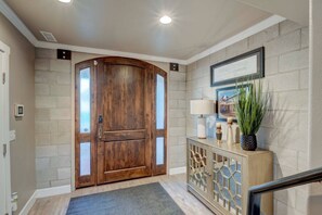 Interior - Awesome View! UNR~Deck~Groups~Reno~Minerva House~ Near Downtown~Family Fun (Reno)