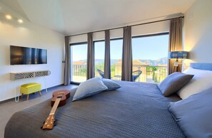4 chambres, fer et planche à repasser, accès au Wi-Fi (inclus)