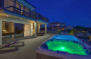 Terrace/patio - Luxury villa Lucija with heated pool (Linardići)