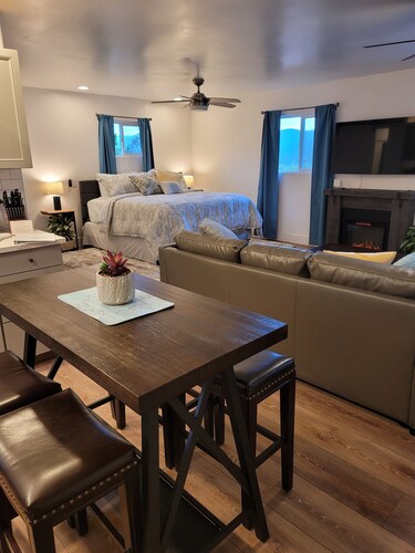 Eastwood Escape Cottage 🔥Hot Tub 🔥 