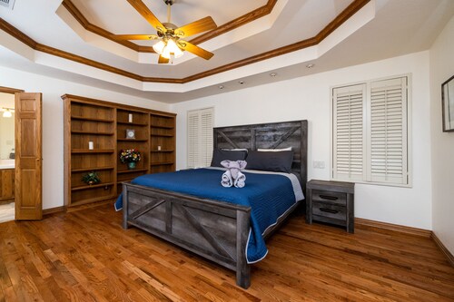 The Hands Down COOLEST Stay in Fort Worth - Active Airplane Hangar 