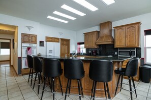 Fridge, microwave, oven, stovetop - The Hands Down COOLEST Stay in Fort Worth - Active Airplane Hangar  (Fort Worth)