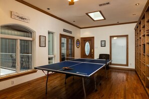 Games room - The Hands Down COOLEST Stay in Fort Worth - Active Airplane Hangar  (Fort Worth)