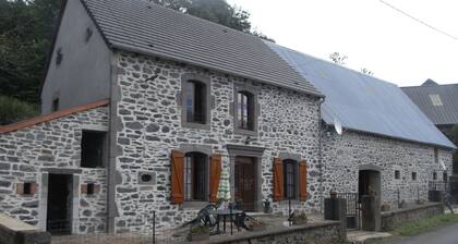 GITE sleeps 5, accessible from the side of the house. Free WIFI