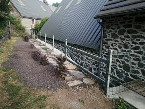Property grounds - GITE sleeps 5, accessible from the side of the house. Free WIFI (Marcenat)