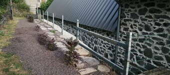 GITE sleeps 5, accessible from the side of the house. Free WIFI