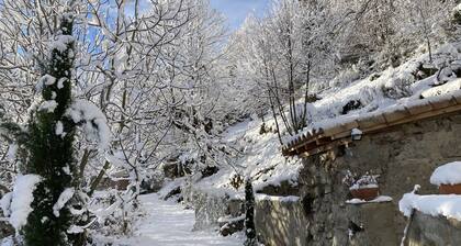 In the heart of the forest, self-contained flat in a stone farmhouse.