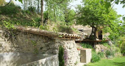 En Pleine Forêt Avec vue sur le Château, Appartement Dans mas en Pierre